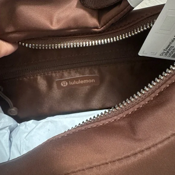 Lululemon City Essentials 4L BagLava Cake